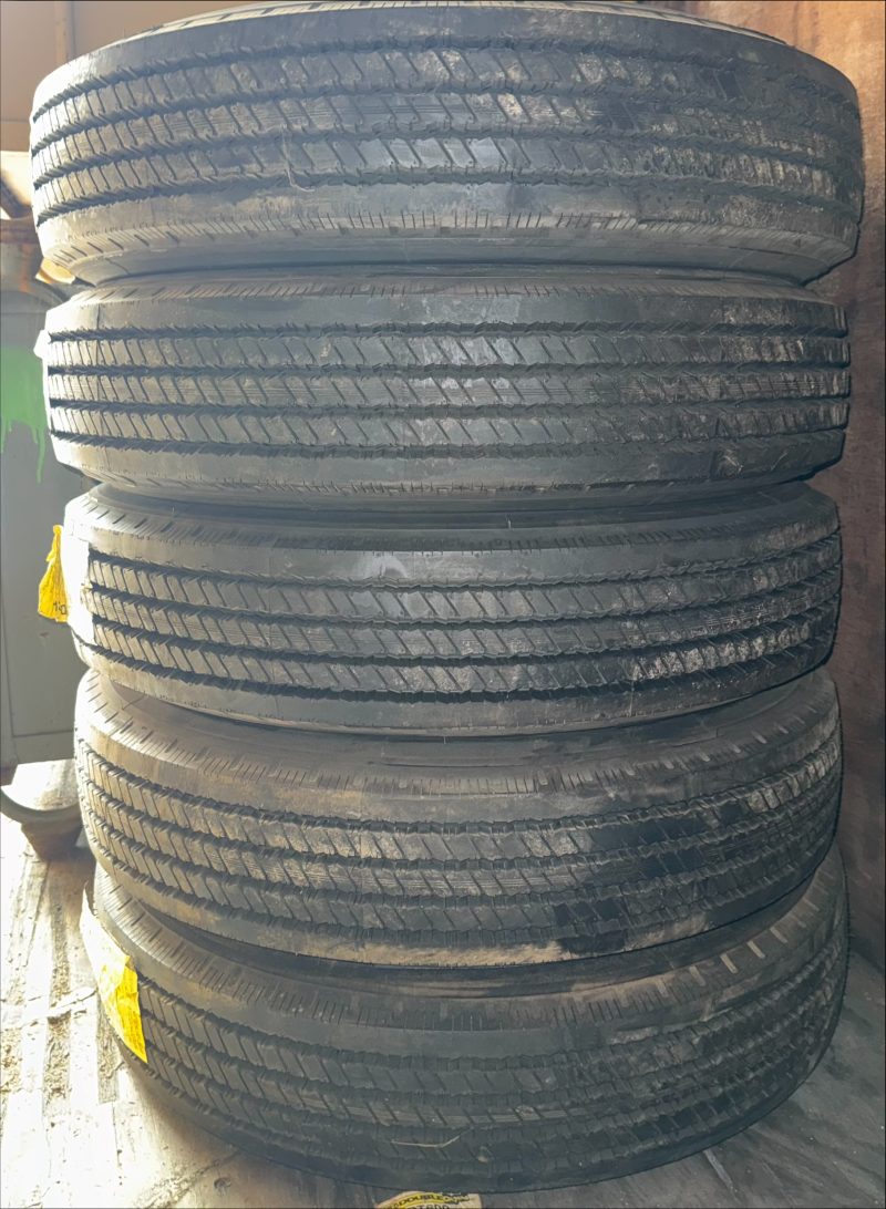 Truck tyre - 8 R19.5