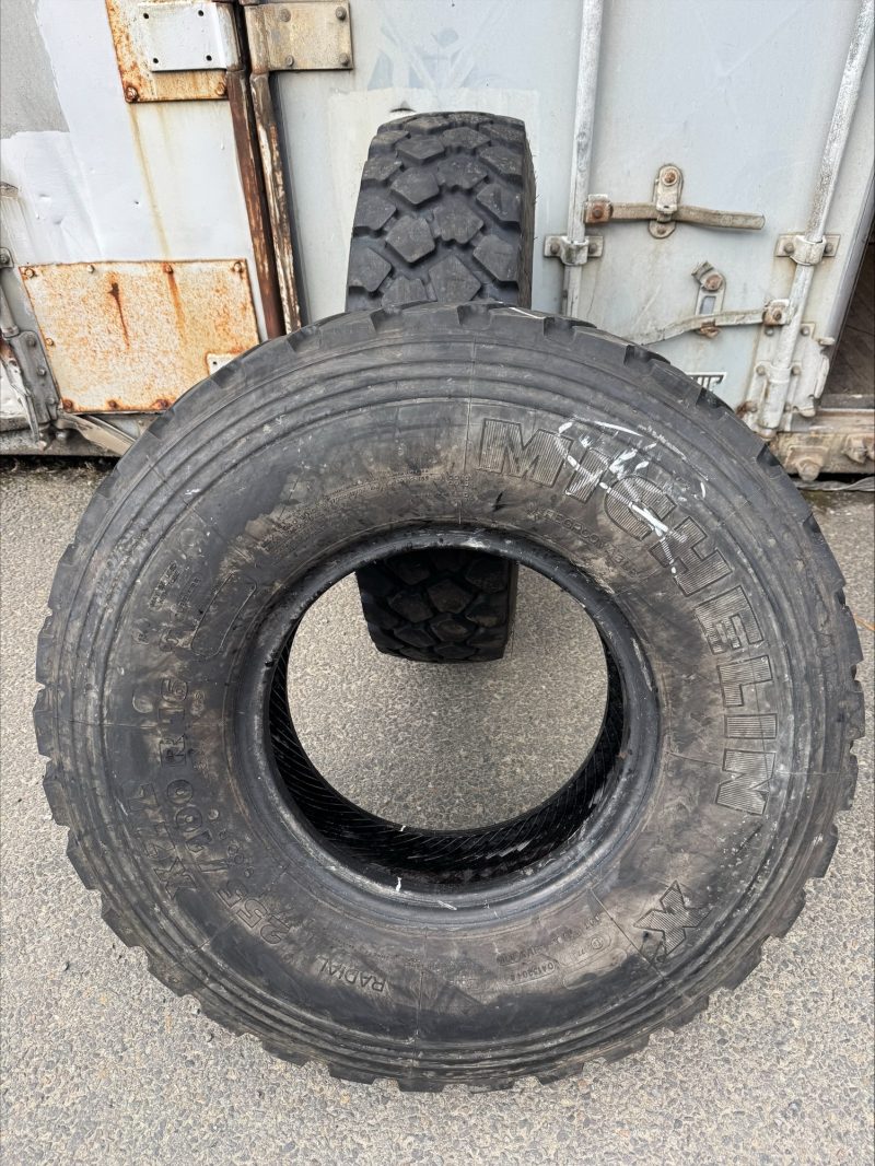 Pneu Poids Lourd - 225/100 R16